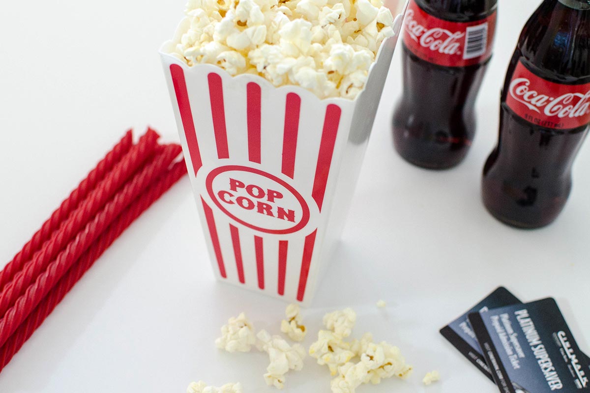 Erstmals öffentlich bekannt wurden Subliminals durch die 1950 durchgeführte sogenannte „Iss-Popcorn-Trink-Cola-Studie".